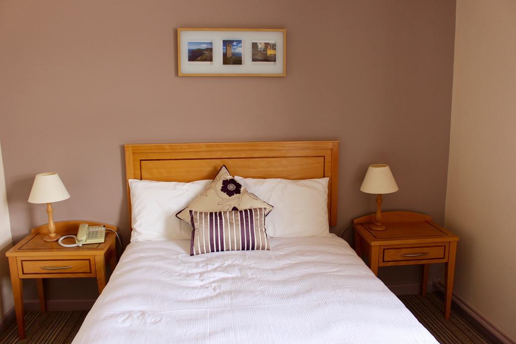 Achill Sound Hotel - Ostan Ghob A'Choire Exterior photo